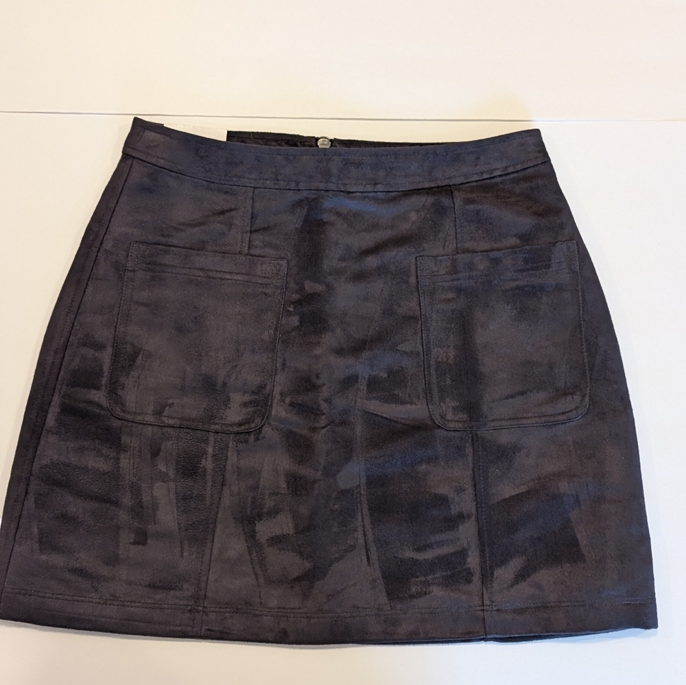 Black Faux Suede Mini Back Zip Unlined Skirt. Size 4